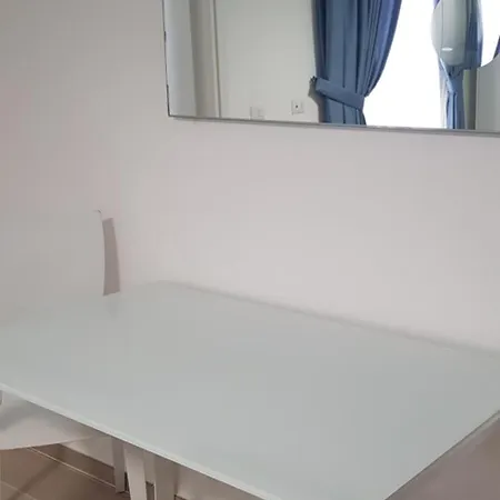 Maisonette Sea בארי